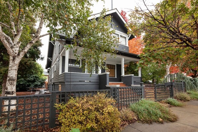 Building Photo - 1214 Laughlin St