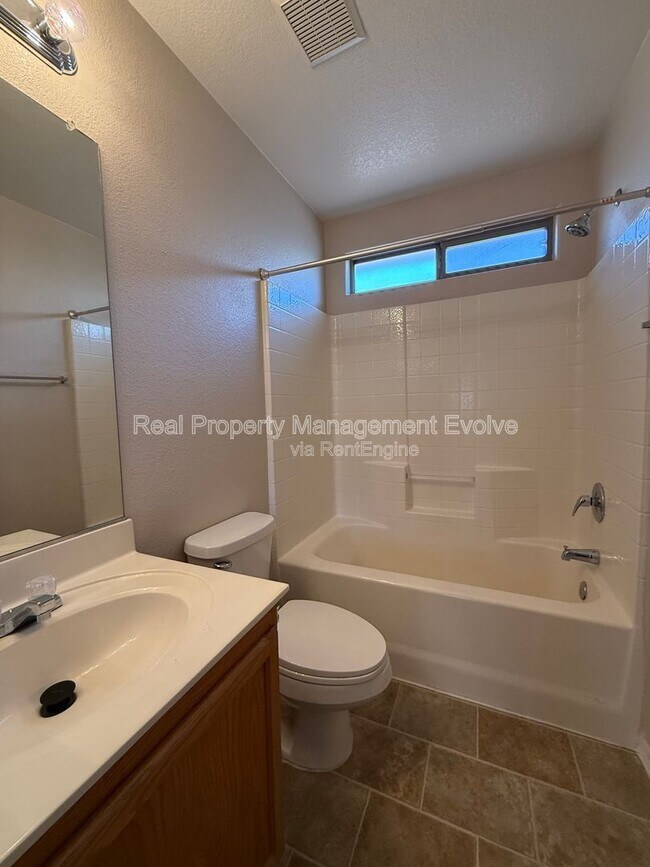 Building Photo - 3454 E Juanita Ave