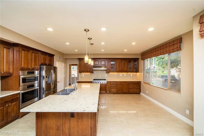 Building Photo - 5 br, 3.5 bath House - 29 Canyonwood