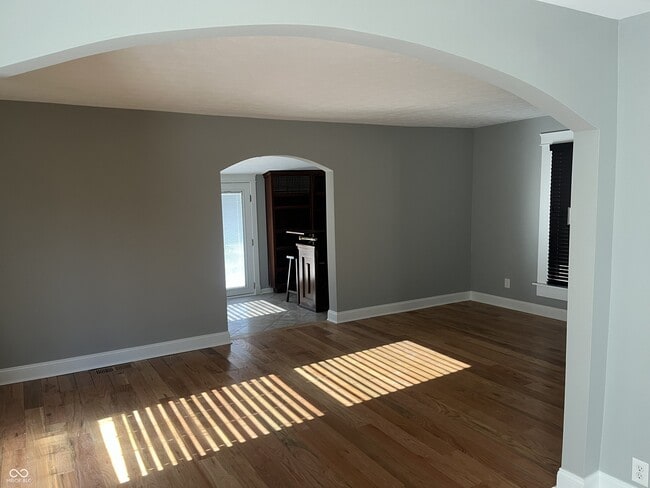 Building Photo - 1480 E 71st St