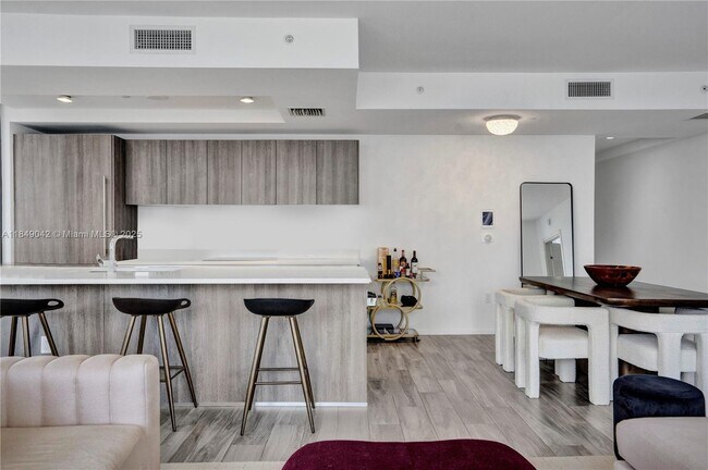 Building Photo - 801 S Miami Ave