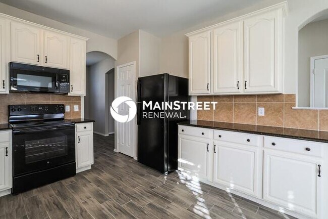 Building Photo - 4 Bedroom Pet-Friendly Home in Fort Worth, TX with Main Street Renewal