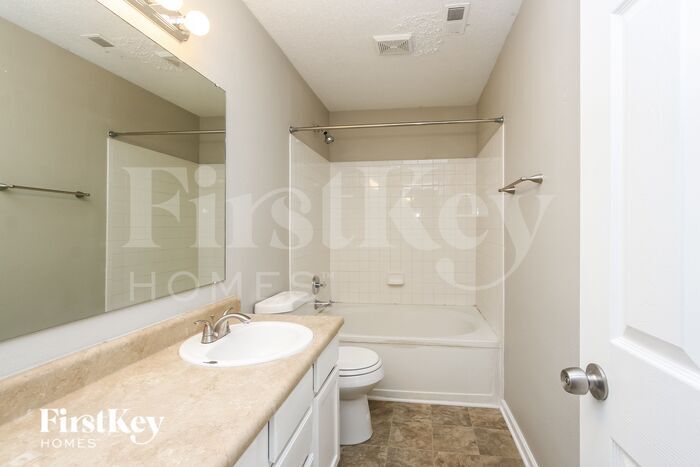 Building Photo - 10672 Glenayr Dr