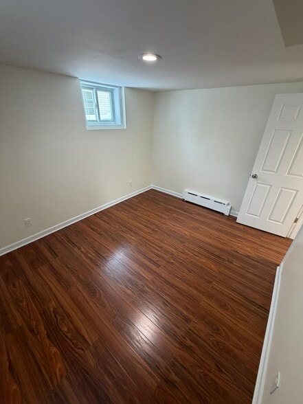 room 2 - 9505 165th Ave