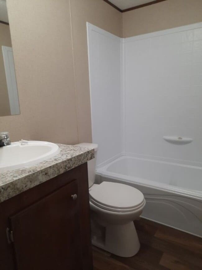 Building Photo - $1,000 - 2 Bedroom / 2 Bath Mobile Home in...