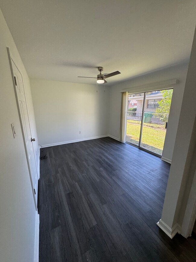 Building Photo - 6493 Marcie St