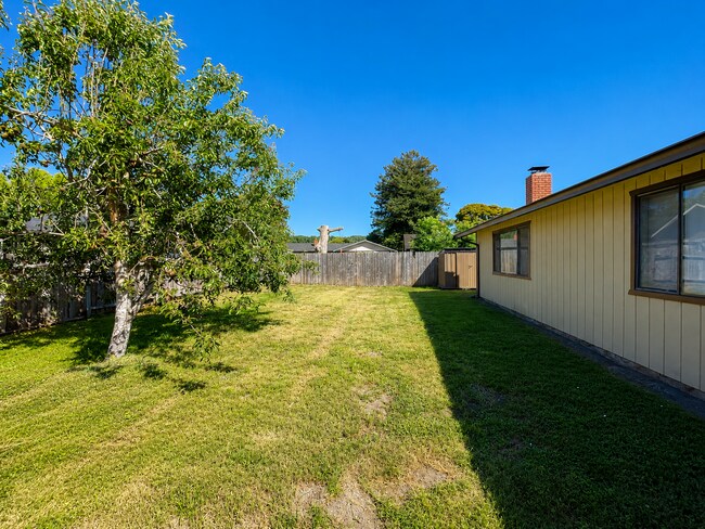 Building Photo - 1704 Antoine Ave