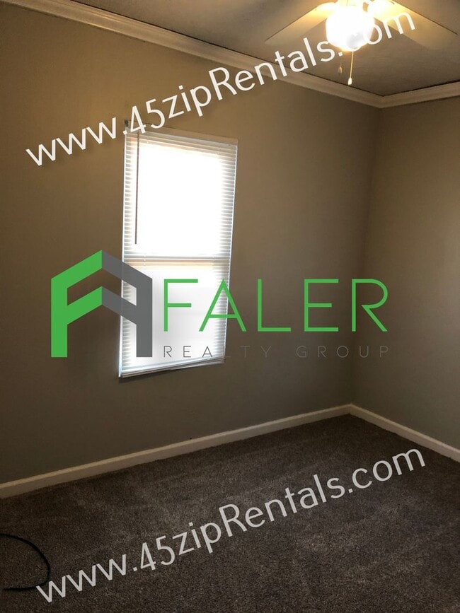 Building Photo - Belmont Ranch with LOTS of Space!