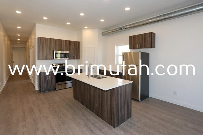 Building Photo - 945 S Washington St