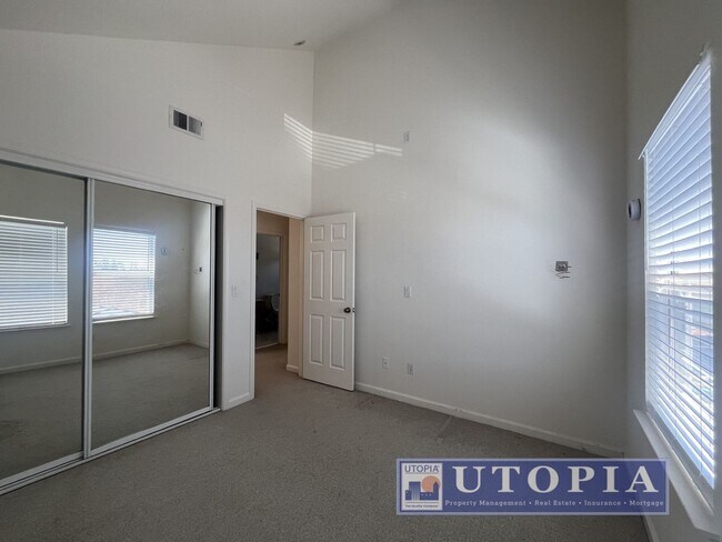 Building Photo - Quiet Beautiful 3 Bed, 2.5 Bath Property Near UCSC