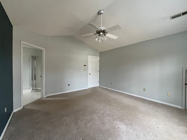 Building Photo - Spacious 3/3 Available For Move In Now