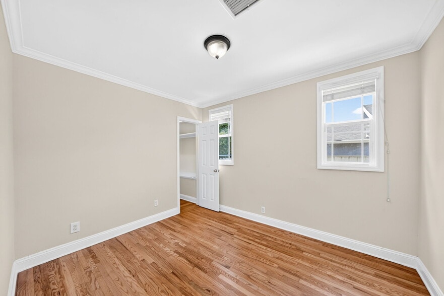 Building Photo - 10817 Charnock Rd