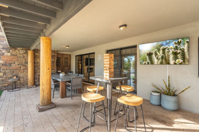 Building Photo - 4129 E Palo Verde Dr