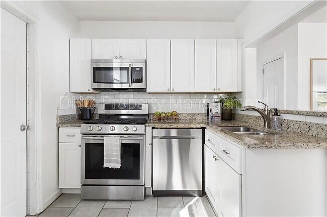 Building Photo - 530 Erin Ave SW