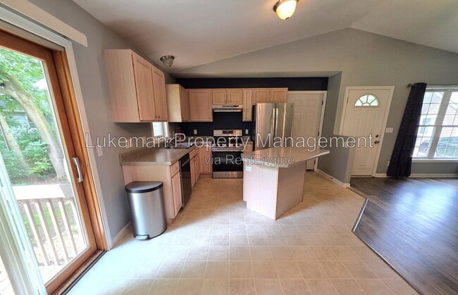 Building Photo - 5635 Monticello Ave