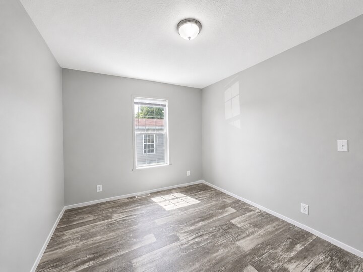 Building Photo - 4562 Iris Ln