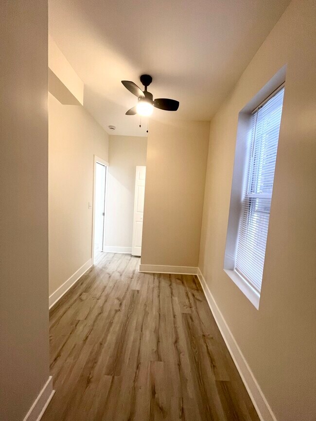 Building Photo - 3221 S May St