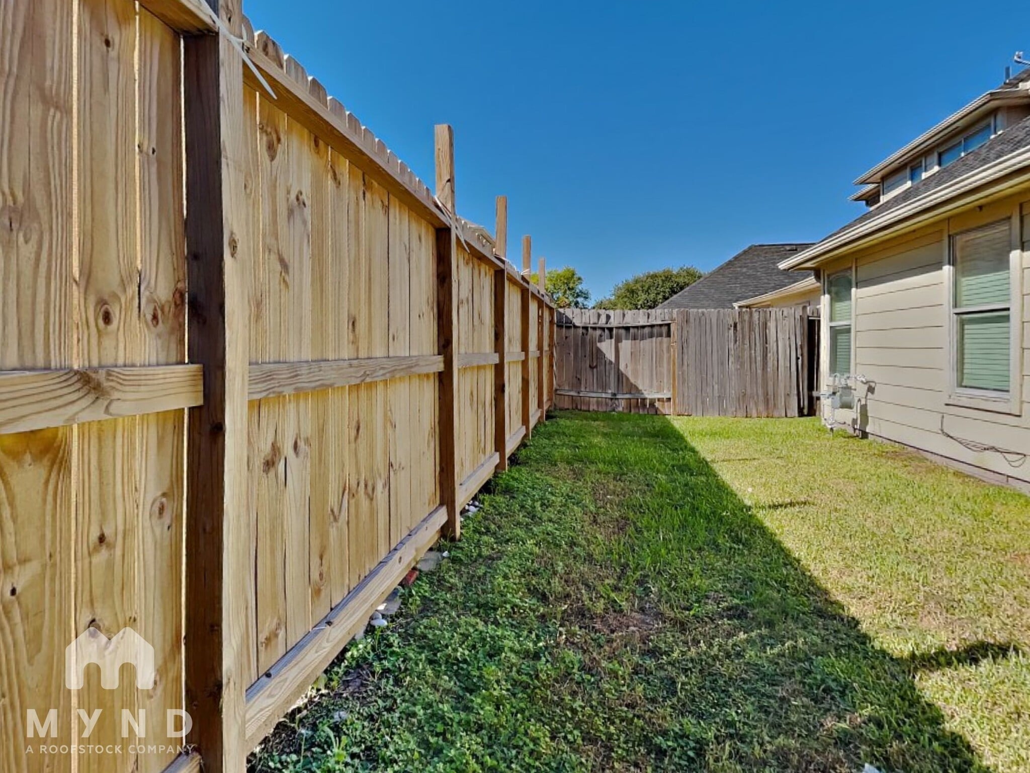 Building Photo - 807 Forest Star