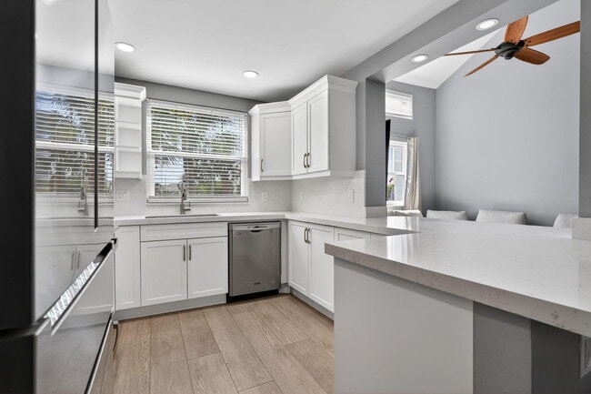 Building Photo - 805 Mainsail Cir