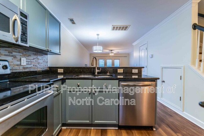 Building Photo - 1230 Green Oaks Ln