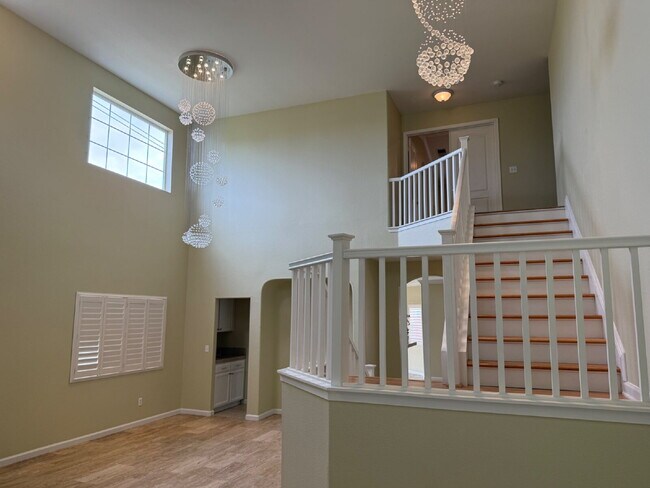 Building Photo - Gorgeous 5 Bedroom, 3 Bathroom Home With a Pool in perfect Tracy Location