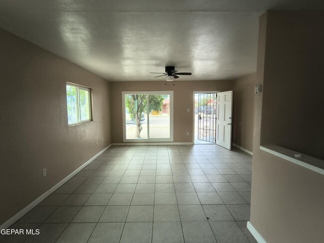 Building Photo - 4918 Guadalupe Dr