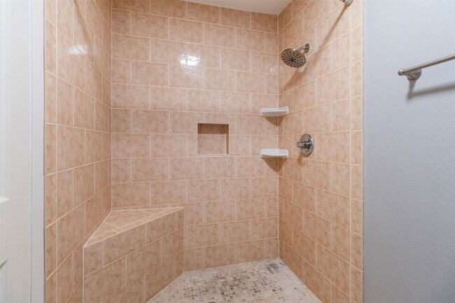 Building Photo - 210 Pecan Valley Ct