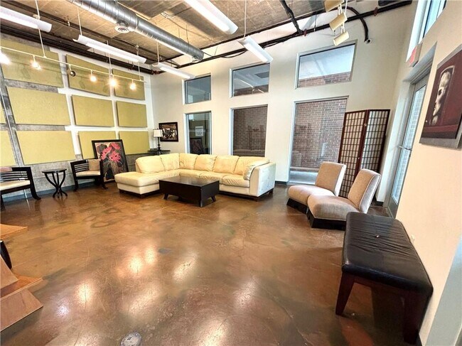 Building Photo - 620 Glen Iris Dr NE
