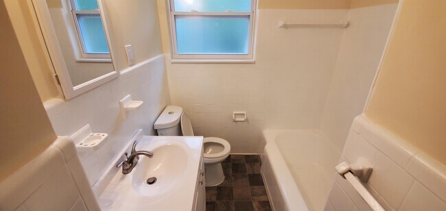 Building Photo - 854 Allison St