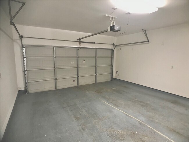 Building Photo - 2104 Bancroft Ln