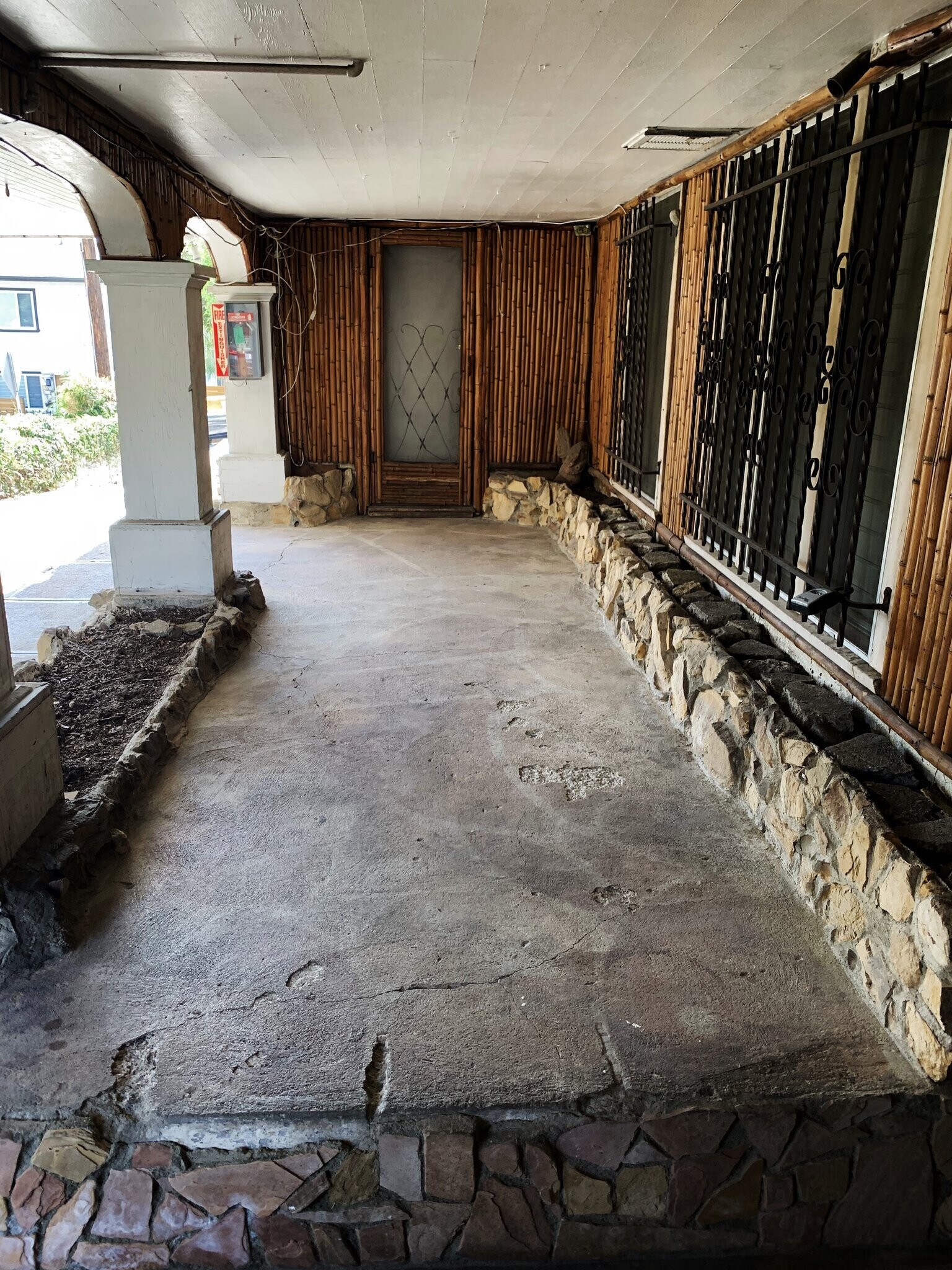 Building Photo - 2032 Vista Del Mar Ave