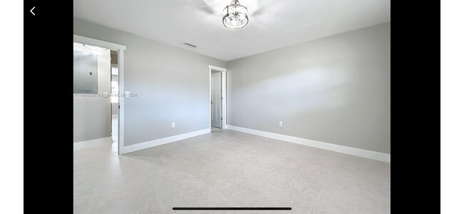 Building Photo - 13804 Kendale Lakes Dr