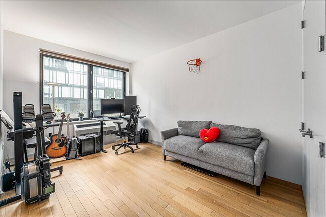 Building Photo - 21-45-45 44th Dr