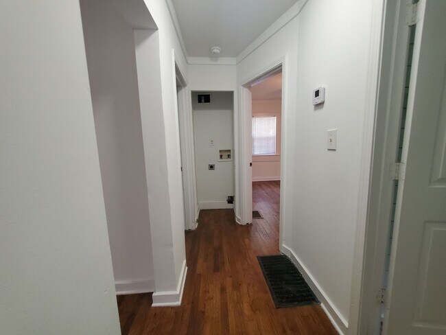 Building Photo - 2577 Eastwood Dr