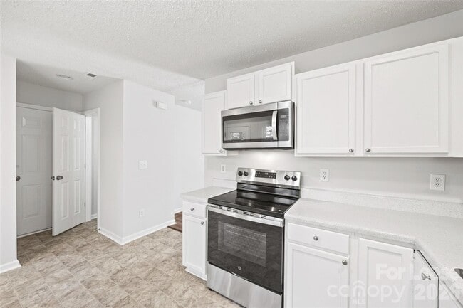 Building Photo - 1411 Swaying Branch Ln