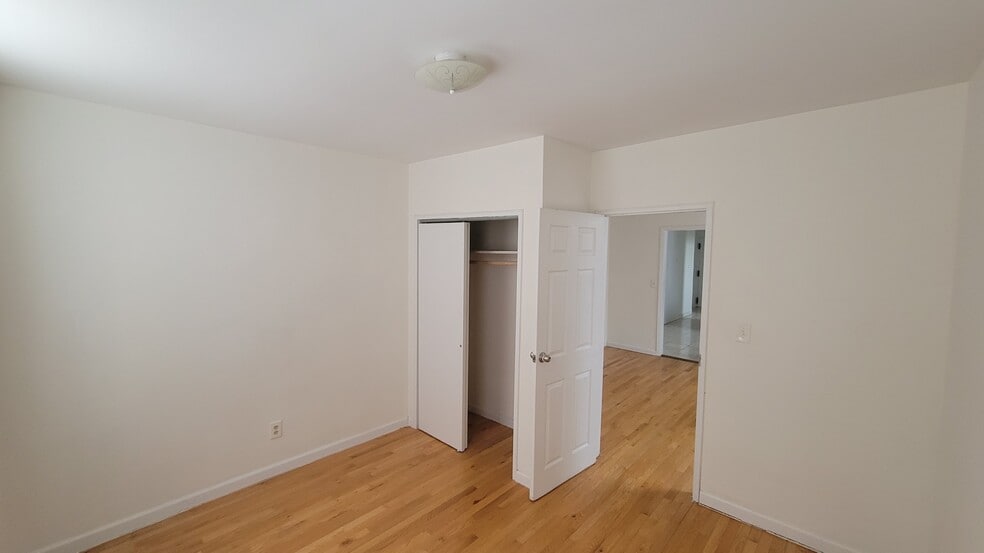 Building Photo - 31 67th St