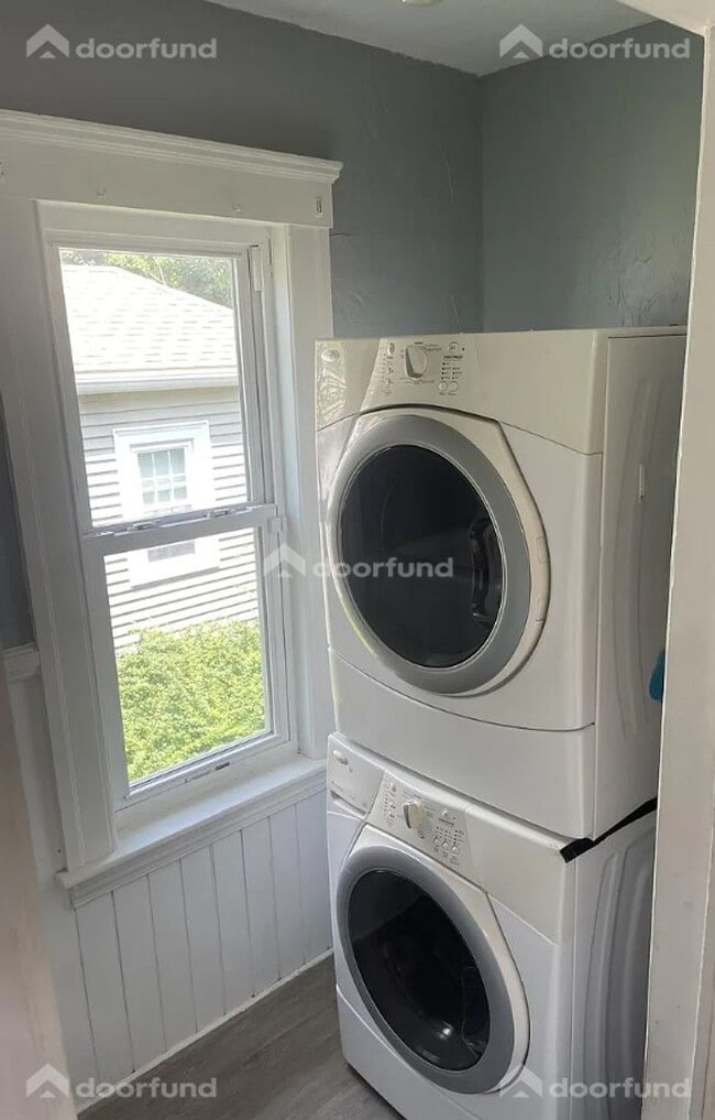 Building Photo - 121 Delmont Ave