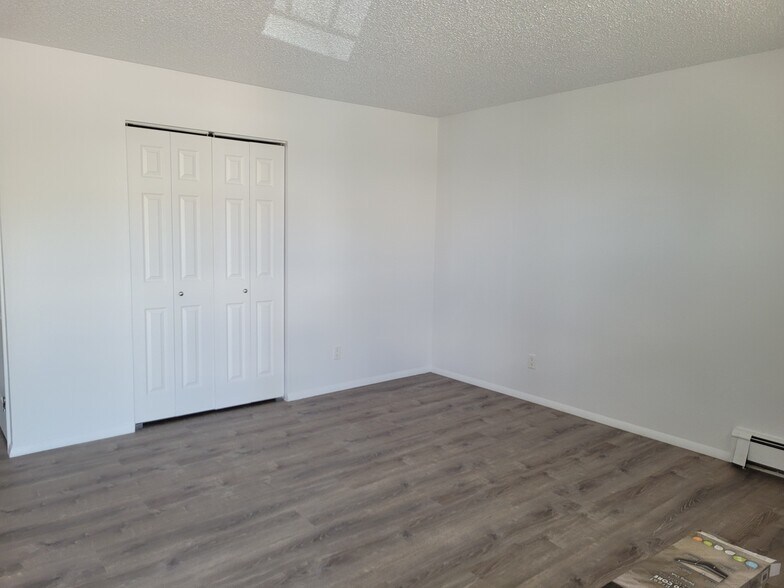 Living Area - 215 River View Dr