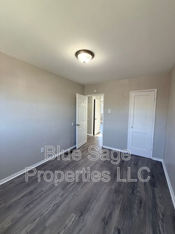 Building Photo - 1012 Burnside Rd