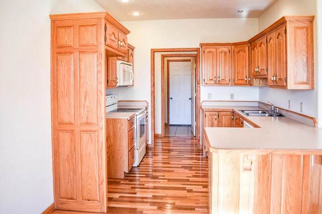 Building Photo - 505 Falcon Heights