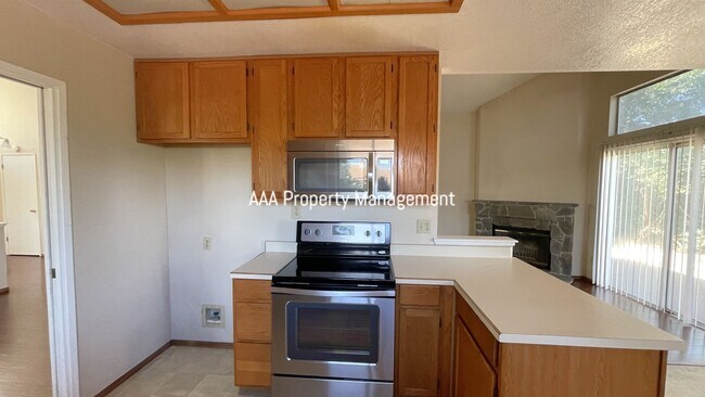 Building Photo - Brentwood Beautiful 3 bedroom 2 bath home!...