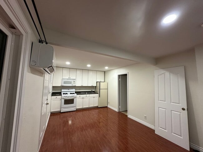 Building Photo - 1856 Pamela Ct