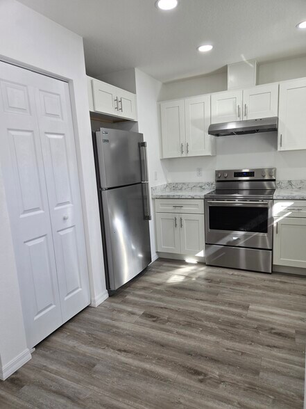 kitchen - 21414 SW Honeysuckle St