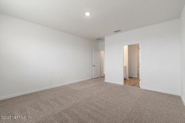 Building Photo - 3299 Lago Vis Dr