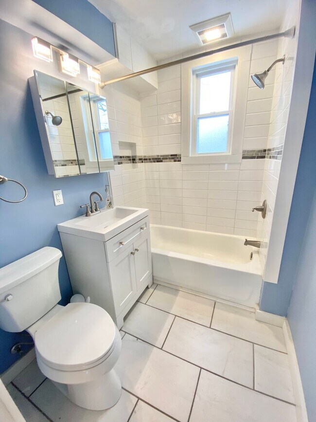 Building Photo - 69 Russell St