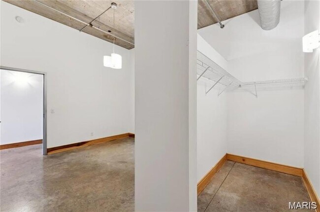 Building Photo - 2201 Locust St