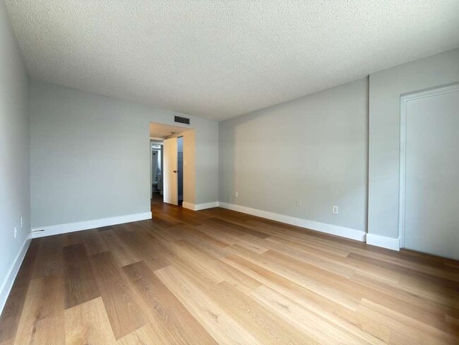 Building Photo - 4304 NW 9th Ave