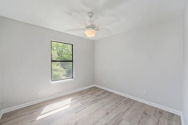 Building Photo - 200 White St