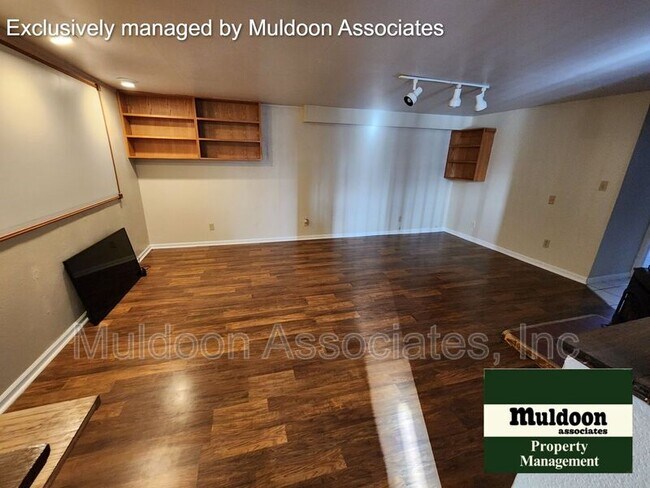 Building Photo - 654 S Bellflower Dr