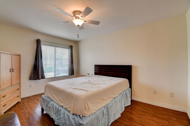 Building Photo - Serene Summerlin Condo Must See